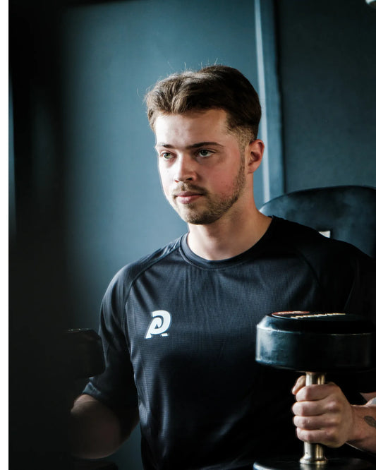 Zwart klassiek regular fit T-shirt voor heren van Chase Athletics – tijdloos en geschikt voor sport en casual gebruik.